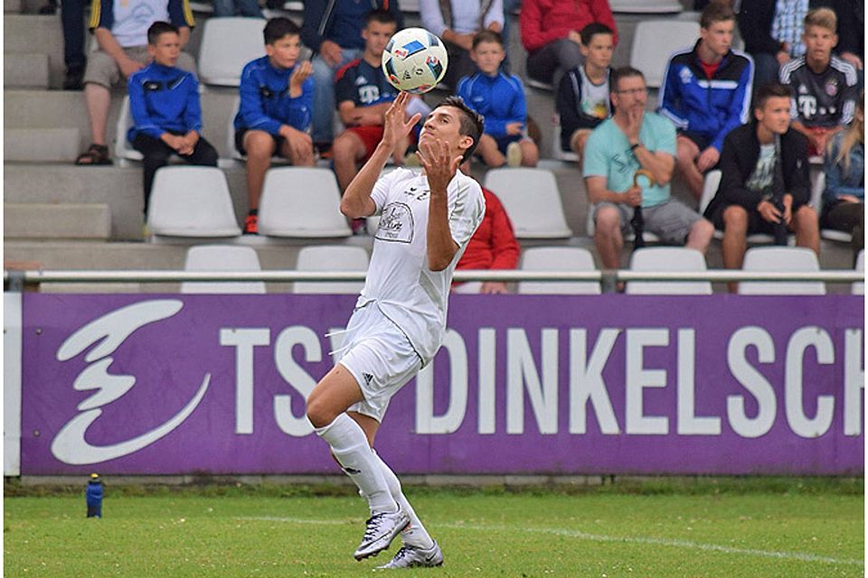 Hakan Avci vom TSV Dinkelscherben hat sich zu Türkspor Augsburg verabschiedet.  Foto: Oliver Reiser