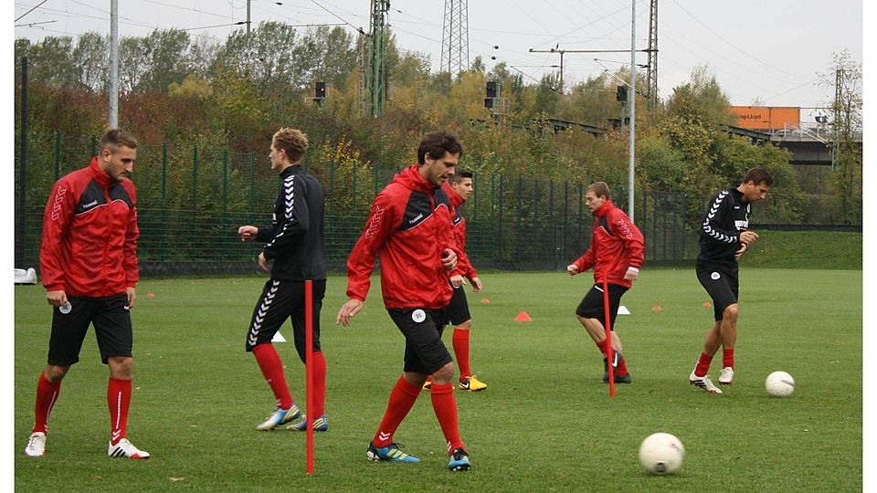 Foto (RWO): Ex-Nationalspieler Manuel Friedrich in der Oberhausener Trainingsgruppe