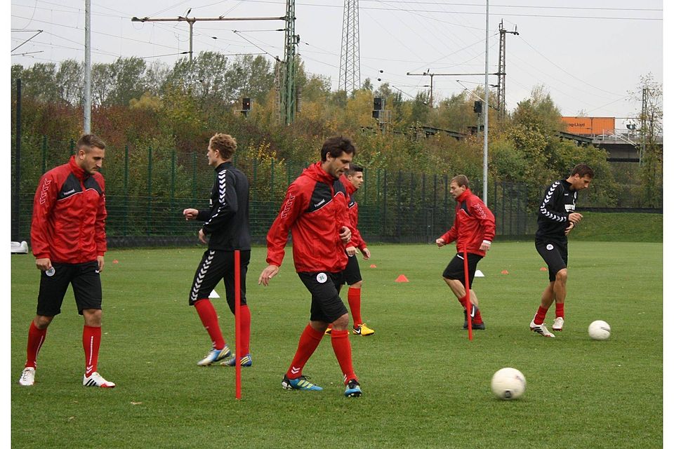 Foto (RWO): Ex-Nationalspieler Manuel Friedrich in der Oberhausener Trainingsgruppe