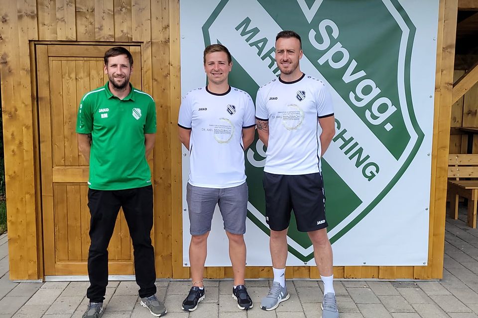 Mariaposchings Sportlicher Leiter Manfred Rauschendorfer (links) mit dem neuen Trainergespann Stefan Hundshammer (mitte) und Tobias Fuchs (rechts)