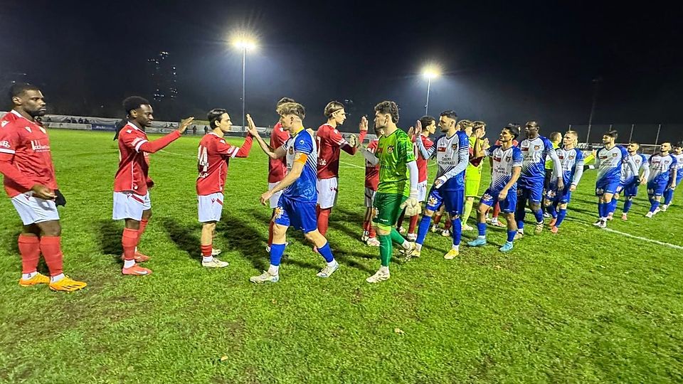 Im vorgezogenen Spiel des 14. Spieltages holte der FC Dietikon (rot) gegen Eschen/Mauren einen 0:2-Rückstand auf und spielte schliesslich 2:2 unentschieden. 