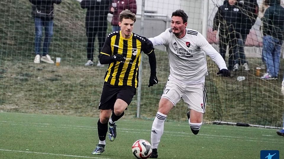 Im entscheidenden Moment einen Schritt schneller: Der ASV Burglengenfeld um Martin Glöckner (links) gewann den TSV Seebach um Patrick Pfisterer knapp mit 3:2.