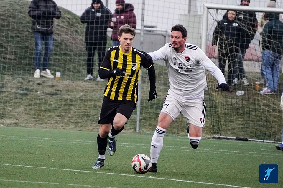 Im entscheidenden Moment einen Schritt schneller: Der ASV Burglengenfeld um Martin Glöckner (links) gewann den TSV Seebach um Patrick Pfisterer knapp mit 3:2.