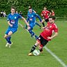 Einen Derbysieg zum Saisonabschluss feierte die DJK Darching (rot) gegen den FC Rottach-Egern.