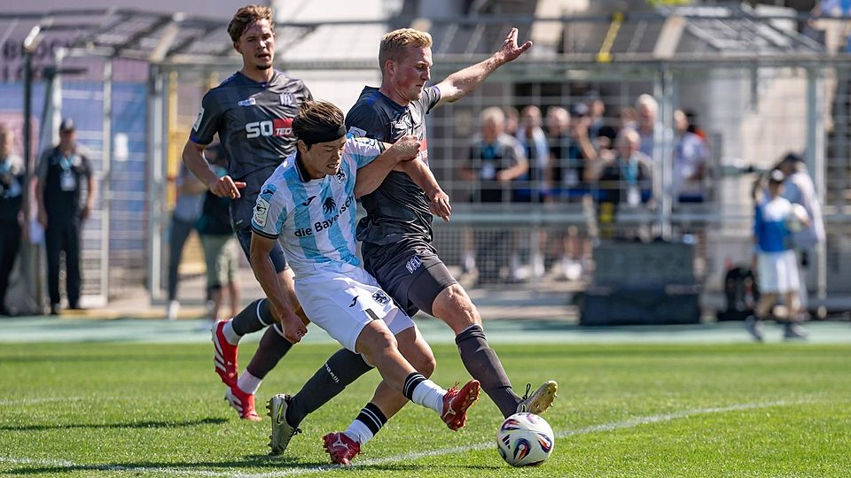 Hat es nicht nur in dieser Szene schwer: Soichiro Kozuki (li.). Bleibt der Japaner in Giesing?