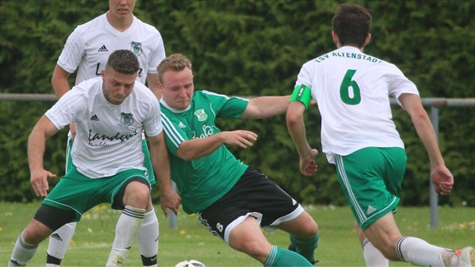 Ein hart-umkämpftes 0:0 gab es im letzten Spiel der Altenstadter (grün-weiß) gegen Pöcking-Possenhofen.  halmel/A