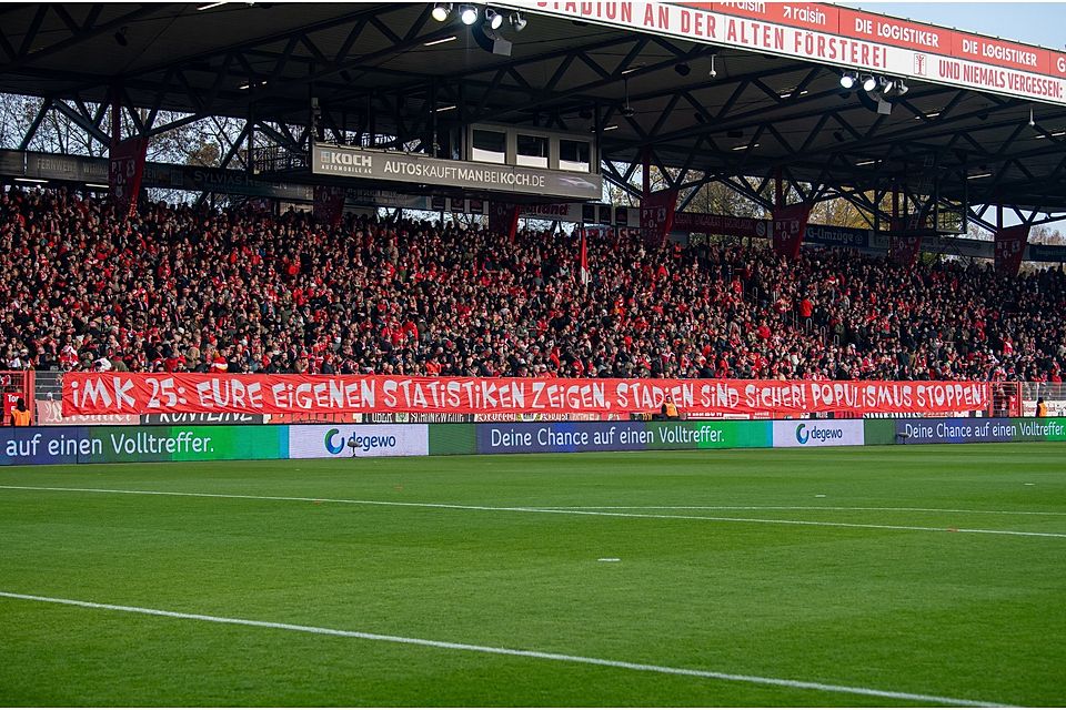 Schon am vergangenen Bundesliga-Spieltag wurde mittels Transparenten protestiert.