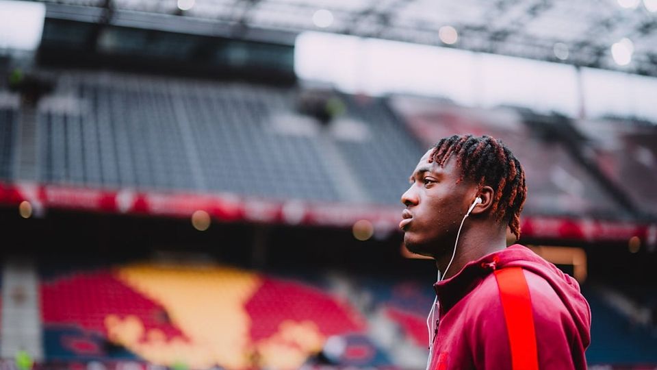 Der französische Innenverteidiger spielt ab der kommenden Saison für Borussia Dortmund