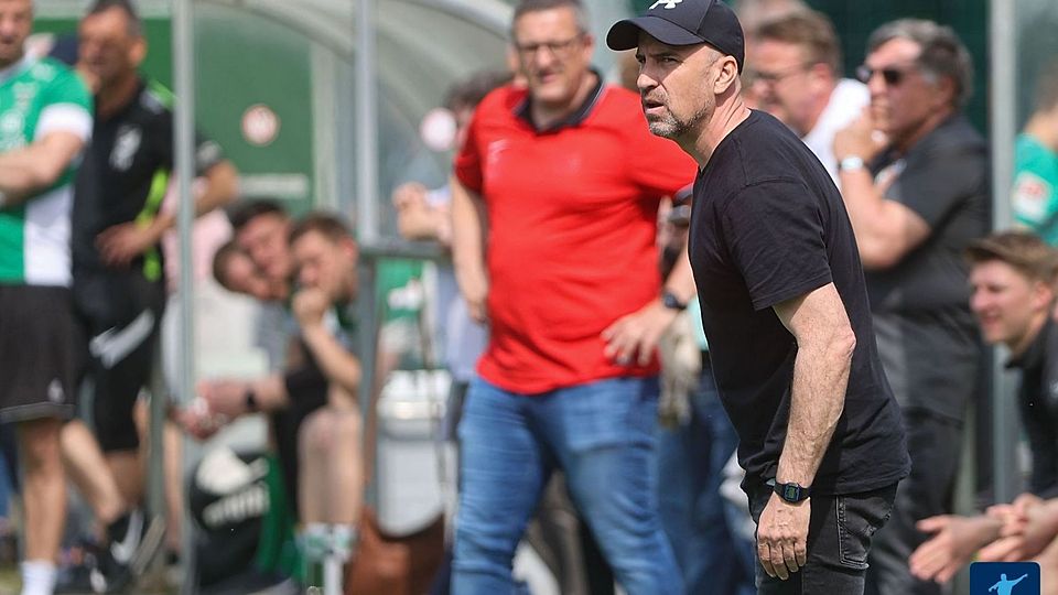 Daniel Dillitz bleibt Trainer bei der SG Walluf.