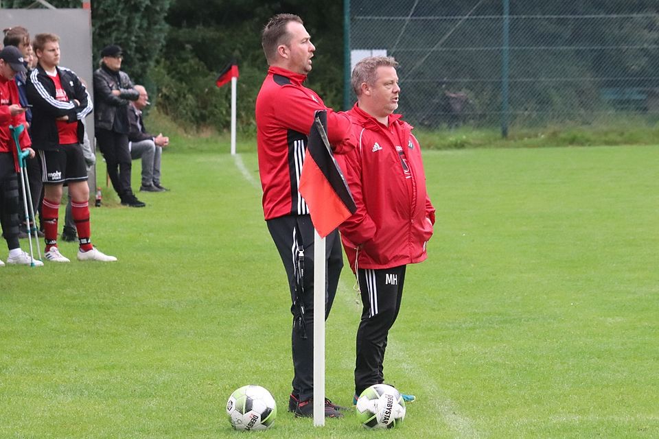 Co-Trainer Adolf Ebeling (links) und Trainer Marco Hinsch verteidigten mit ihrer Mannschaft Platz 1.