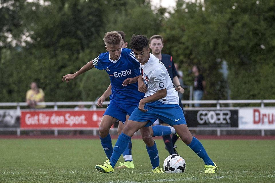 Für die neu formierte C-Jugend der TSG Ehingen (blaues Trikot, hier in einem Spiel beim McDonald’s-Cup gegen Heidenheim) beginnt am Wochenende die Punkterunde. SZ-Foto: mas