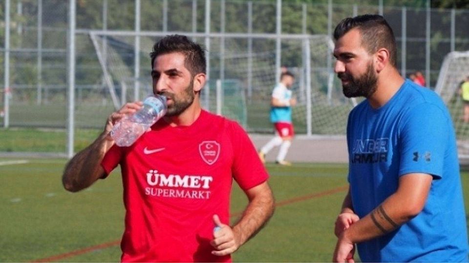 Erdal Koyuncu (links) und Trainer Ali Cetin waren am Wochenende mit einigen Schiedsrichterentscheidungen nicht einverstanden. Foto: Florian