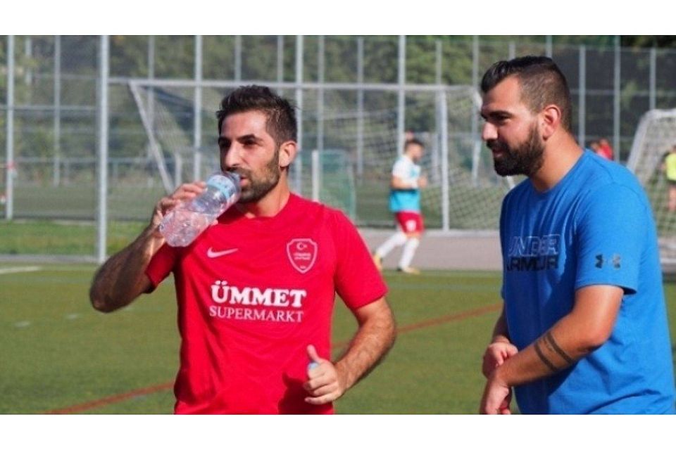 Erdal Koyuncu (links) und Trainer Ali Cetin waren am Wochenende mit einigen Schiedsrichterentscheidungen nicht einverstanden. Foto: Florian