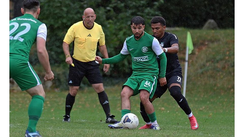 Can Karakus (am Ball) und seine Gefährten vom VfL Gundersheim demonstrierten beim 3:1 über TuS Marienborn II, dass sie mehr drauf haben als den vorletzten Platz.	Archivfoto: Christine Dirigo / pakalski-press
