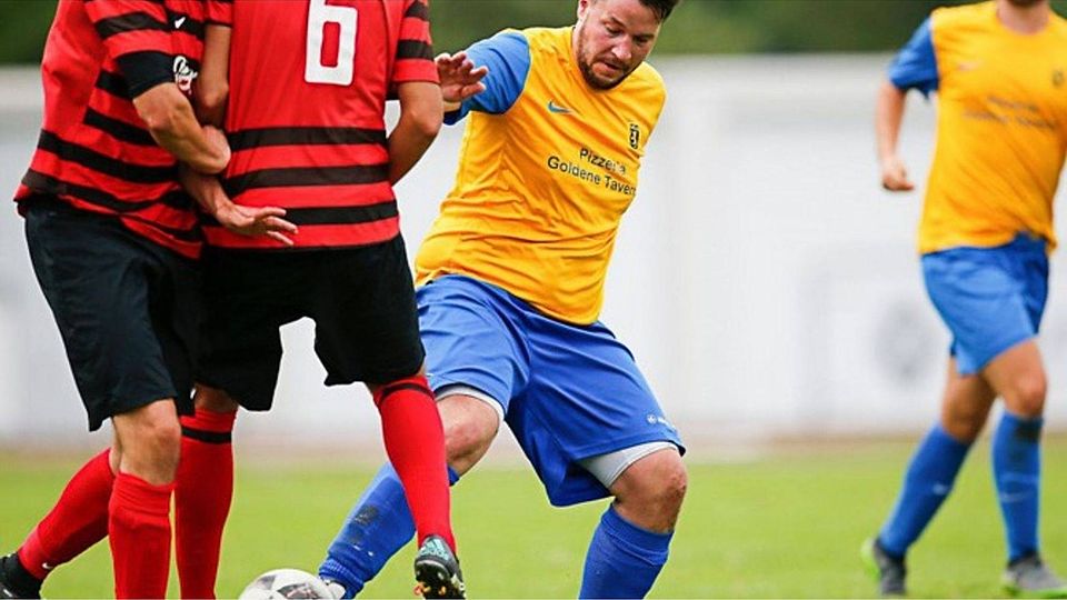 Armin Hertenberger ist mit dem FV Biberach II im Derby gegen den TSV Ummendorf gefordert. Foto: Volker Strohmaier