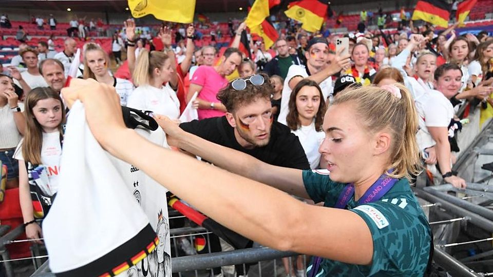 Deutschlands Fußballerinnen, im Vordergrund Laura Freigang, begeisterten bei der EM in England.	Foto: dpa