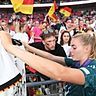 Deutschlands Fußballerinnen, im Vordergrund Laura Freigang, begeisterten bei der EM in England.	Foto: dpa