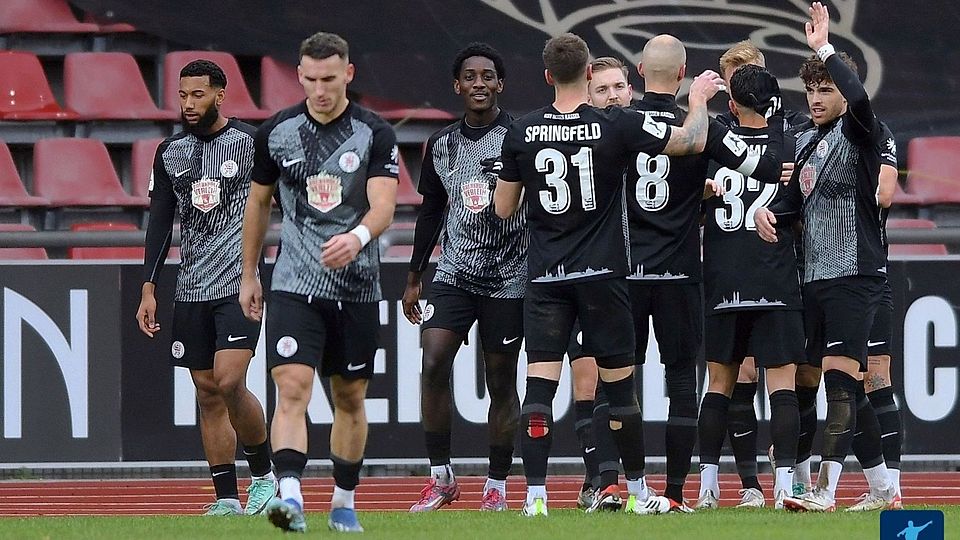 Jubel beim KSV Hessen Kassel: Die Löwen konnten sich im Regionalliga-Duell gegen den TSV Steinbach Haiger durchsetzen.