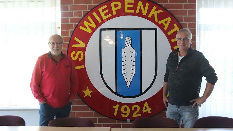 Die fußballverrückten Brüder Uwe und Roland Duchow sind seit vielen Jahren eng mit dem TSV Wiepenkathen verbunden.