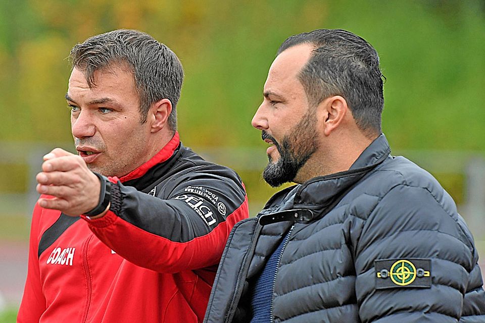 Trug maßgeblich zur Meringer Aufholjagd bei: MSV-Coach Ajet Abazi (links).