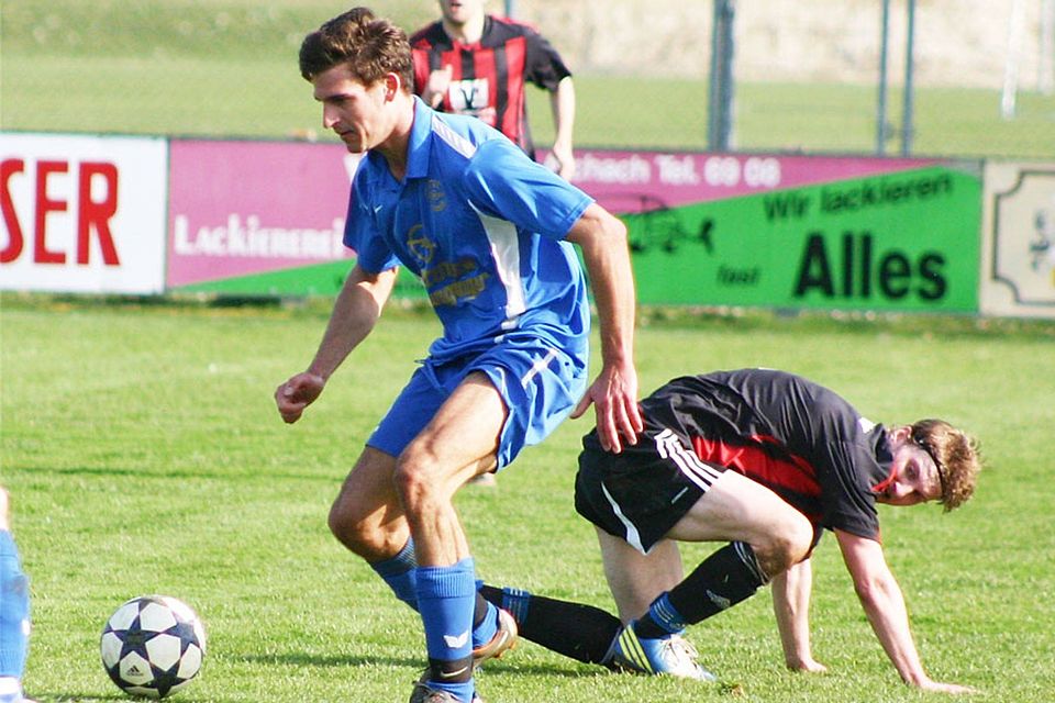 Ralf Schramm (links) schoss den VfL Ecknach ins Kreisfinale des Augsburger Toto-Pokals.  F.: Archiv