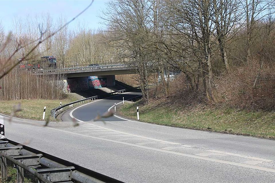 Der gleiche Blick heute. Geparkt werden darf hier heute nicht mehr. Der gleiche Blick heute. Geparkt werden darf hier heute nicht mehr.