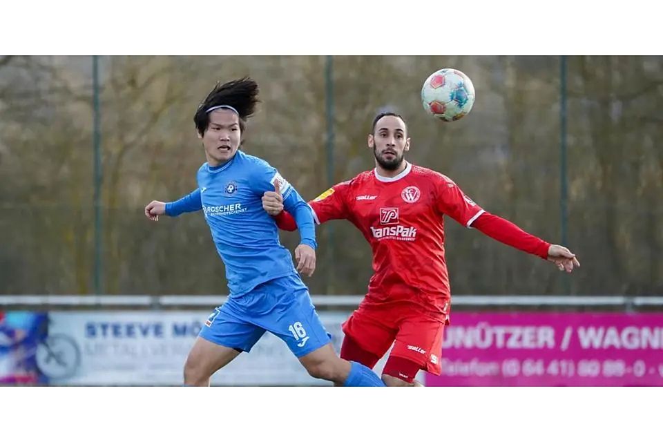 Auf Mohamed Zouaoui (r.), der es in dieser Szene mit Pohlheims Kento Mitsuhiro aufnimmt, und Fußball-Hessenligist SC Waldgirmes wartet ein Topteam. Es geht zum FC Gießen. © Isabel Althof Auf Mohamed Zouaoui (r.), der es in dieser Szene mit Pohlheims Kento Mitsuhiro aufnimmt, und Fußball-Hessenligist SC Waldgirmes wartet ein Topteam. Es geht zum FC Gießen. © Isabel Althof