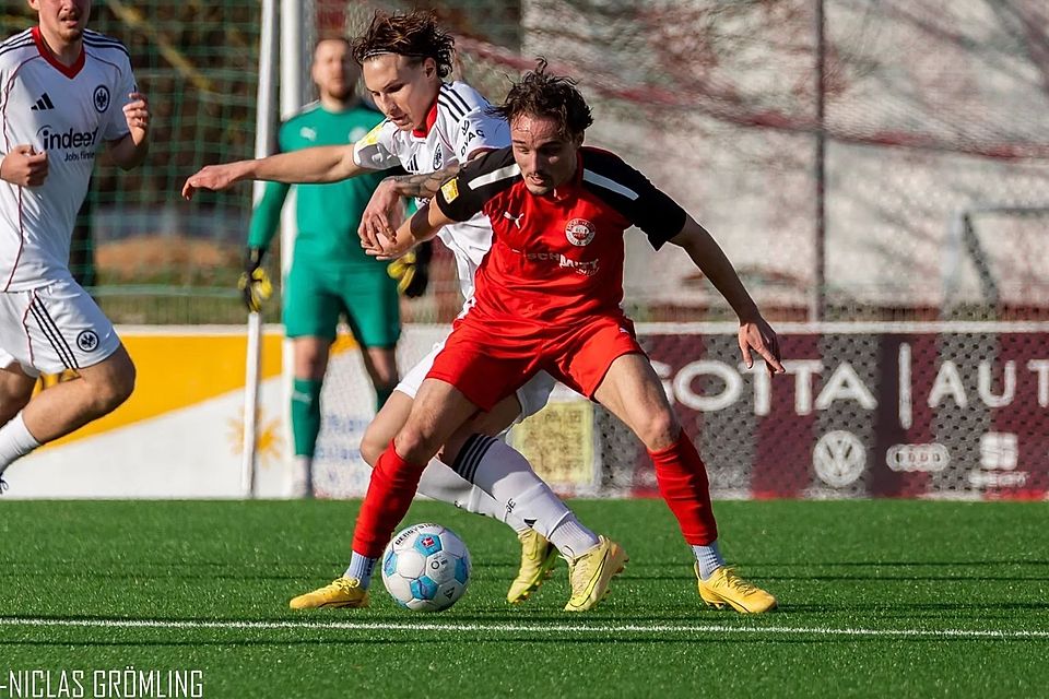 Eng umkämpft war das Hessenliga-Spiel zwischen RW Walldorf und Eintracht Frankfurt II.