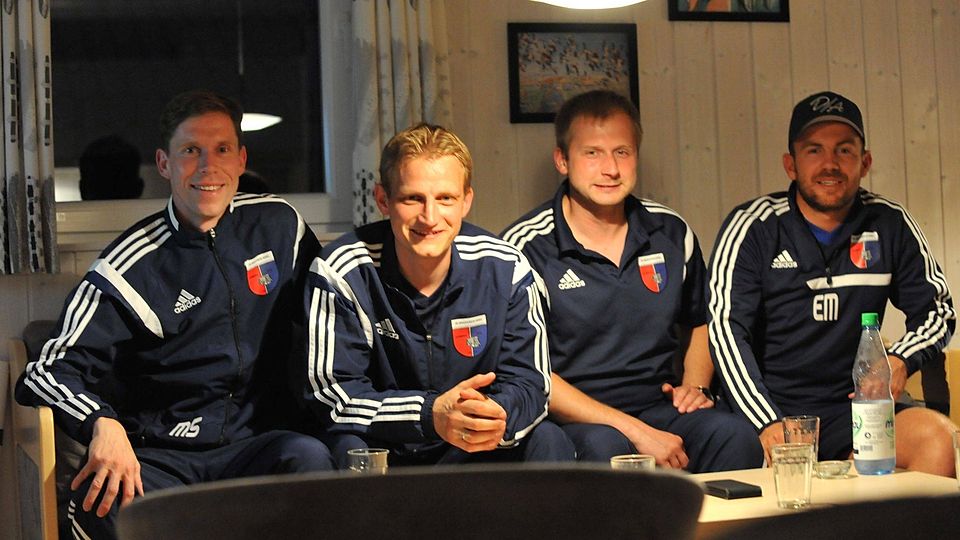 Trainer Enrico Maaßen, Co-Trainer Markus Zimmermann, Physiotherapeut Eike Gräntzdörffer und Co-Trainer Malte Schmidt (von rechts).