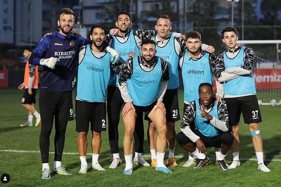 Bekiroglu mit seinem Team.