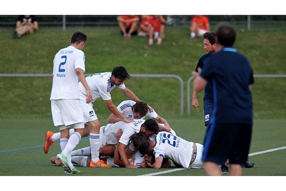 Häufig Grund zum Jubel: Die Fußballer des TSV Schott gehen als Tabellenführer in die Restrückrunde.	Archivfoto: hbz/Henkel