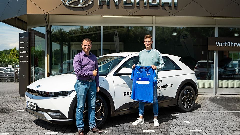 Alle Spieler der Elf des Monats haben die Chance zum besten Spieler gewählt zu werden und ein attraktives Siegerpaket für ihren Verein zu erhalten. 