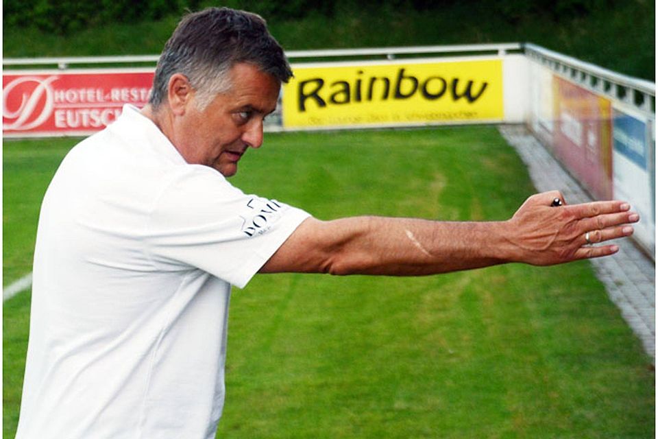 Er gibt eindeutig die Richtung beim Bayernligisten TSV Schwabmünchen vor: Trainer Stefan Tutschka. 	F.: Reinhold Radloff