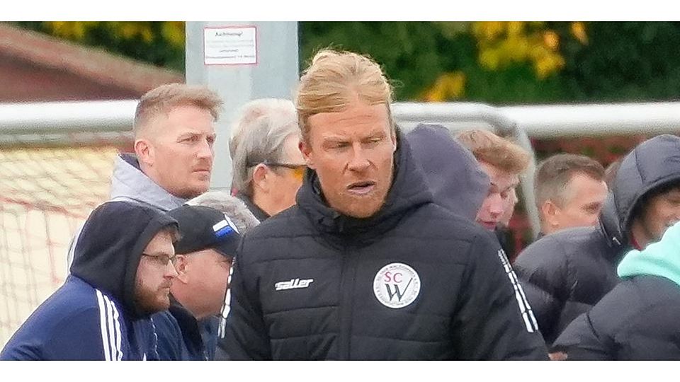 Kann nicht zufrieden sein: Mario Schappert, Trainer des Fußball-Hessenligisten SC Waldgirmes. © Peter Bayer