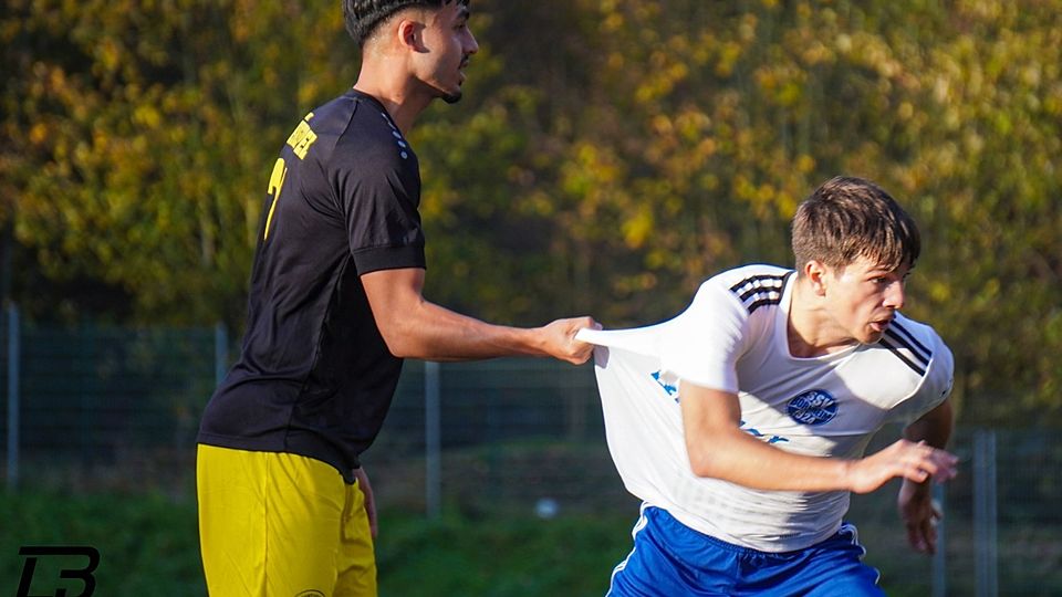 Cedrik Abresch (re.) musste mit einer Kopfverletzung in der 26 Minute ausgewechselt werden.