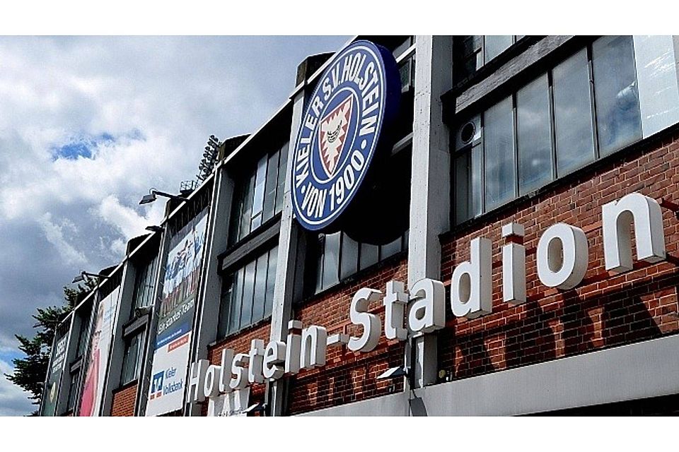 Nach 36 Jahren Abstinenz weht am Sonntag wieder Zweitliga-Luft durch das Holstein-Stadion in Kiel. Foto: Hermann.