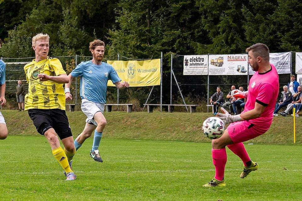 Auftakttor: Simon Kaffl (l.) vom SC Wörnsmühl erzielt seinen ersten von zwei Treffern gegen den TSV Schliersee. Die Grundlage für den 3:1-Sieg des SC.