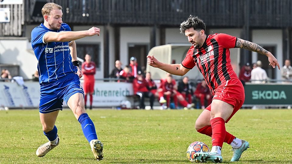 Die Abwehr des SSV Alsmoos-Petersdorf um Simon Straubmeier (links) hielt den Bemühungen des FC Affing mit Ahmed Karaca bis in die Schlussphase stand.