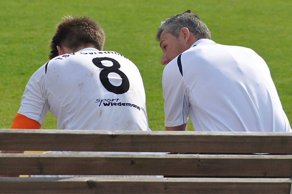 Gesprächsbedarf hatten Trainer Ivan Konjevic (rechts) und sein Kapitän Markus Nix nach der 1:3-Niederlage beim FC Gundelfingen. Im Pokal besteht gegen den VfB Eichstätt die Gelegenheit zur Rehabilitation.  Foto: Oliver Reiser