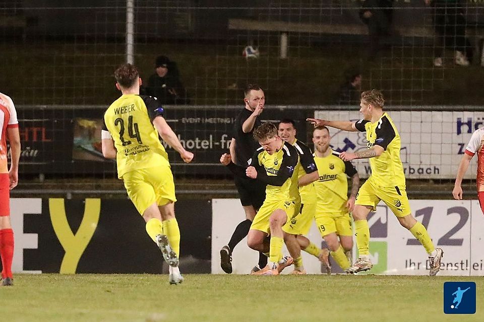 Die DJK Vilzing behält in einer hitzigen Partie in Aubstadt trotz zweier Platzverweise die Oberhand und siegt mit 2:1.