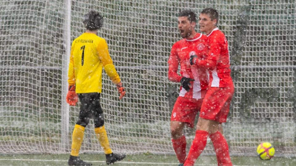 ier Gaudig Tore gegen Furtwangen, Maximilian Benz (rechts) gratuliert. | Foto: Wolfgang Scheu