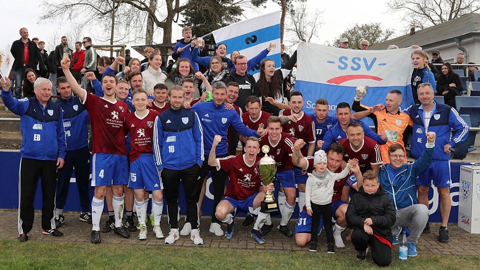 Der Schönower SV gewinnt den Oberen Lübzer Kreispokal der Uckermark.