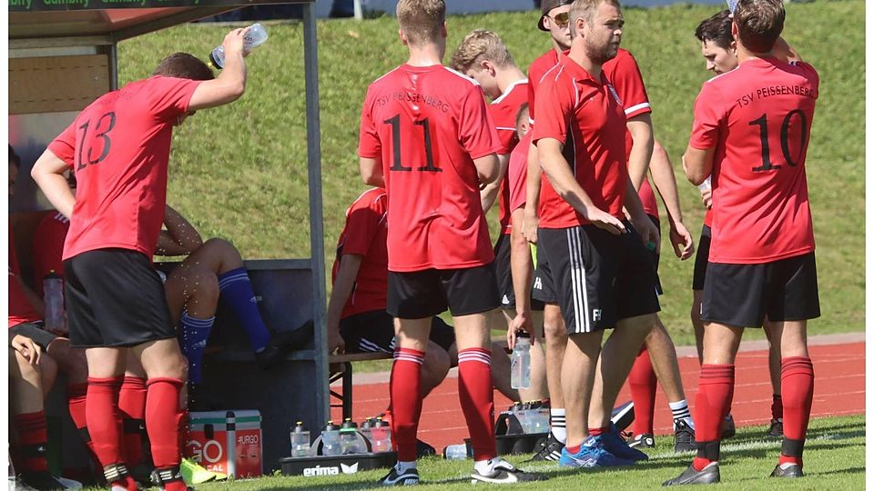 Niedergeschlagen – mal wieder: Nach solidem Start verloren die Peißenberger acht der vergangenen neun Partien und rutschten damit auf einen Abstiegsplatz in der Kreisliga 1 ab.