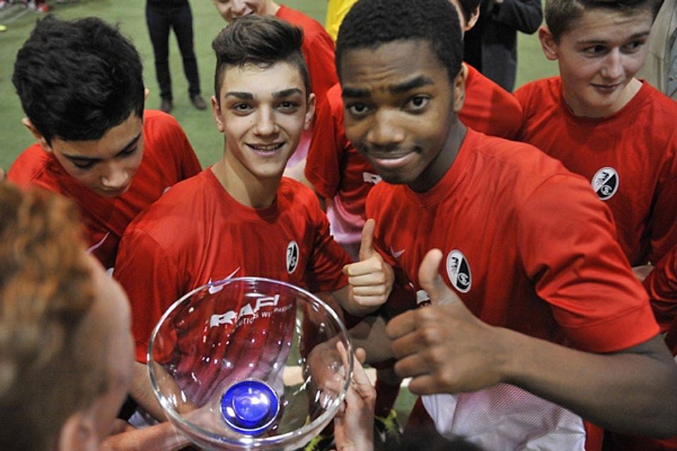 Mission Titelverteidigung: die U15-Kicker des SC Freiburg eröffnen das Turnierhighlight des diesjährigen Sonnenland-Cups. F: Geisler