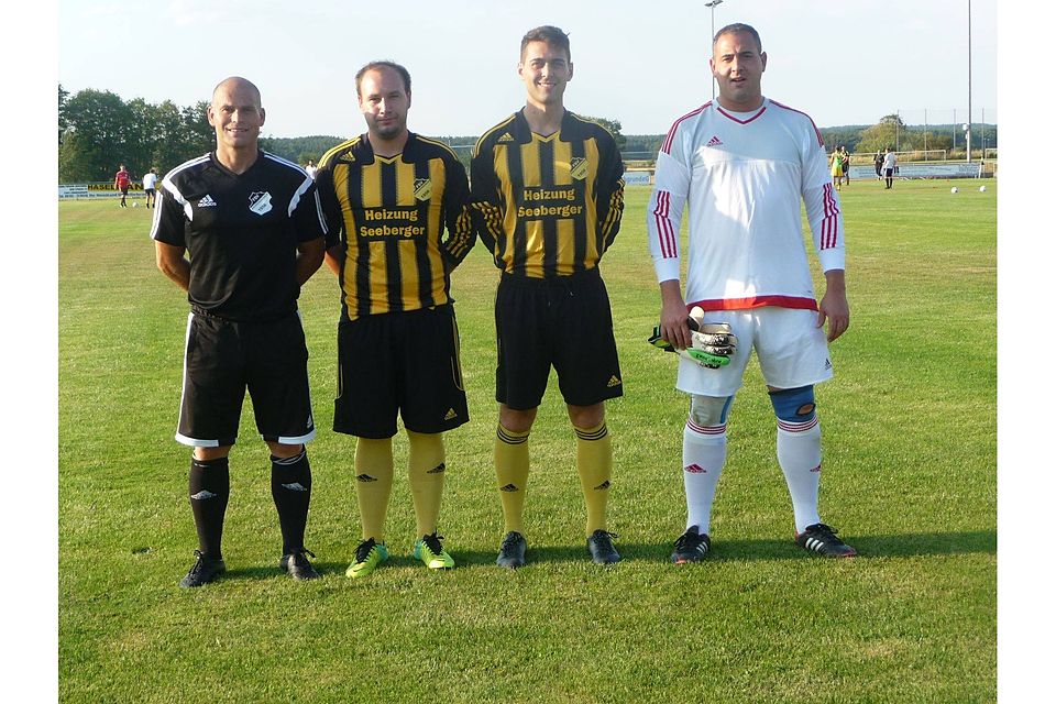 Trainingseinheit mit zwei Neuzugängen (von links): Udo Prell (Trainer), Robert Kellermann (Mittelfeld), Cenk Eryilmaz (Mittelfeld), Frank Adelhardt (Torwarttrainer