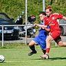 Hargesheims Laurin Hahne (rotes Trikot) im Laufduell mit seinem Gegenspieler von der SG Gräfenbachtal.	Foto: Sebastian Bohr