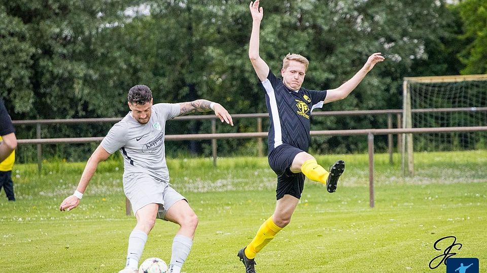 Erfolgreich: Der SV Hahn (hier in grau am Wochenende beim SV 07 Geinsheim) holte sich einen wichtigen Sieg am Mittwochabend gegen FSG Riedrode für den Klassenerhalt in der Gruppenliga. Am Sonntag kann die Konkurrenz nachziehen.