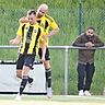 Giuseppe Lo Scudato (links) und Simon Lessel (rechts) vom VfB Tünsdorf stecken mii ihrem Verein im Abstiegsstrudelt 