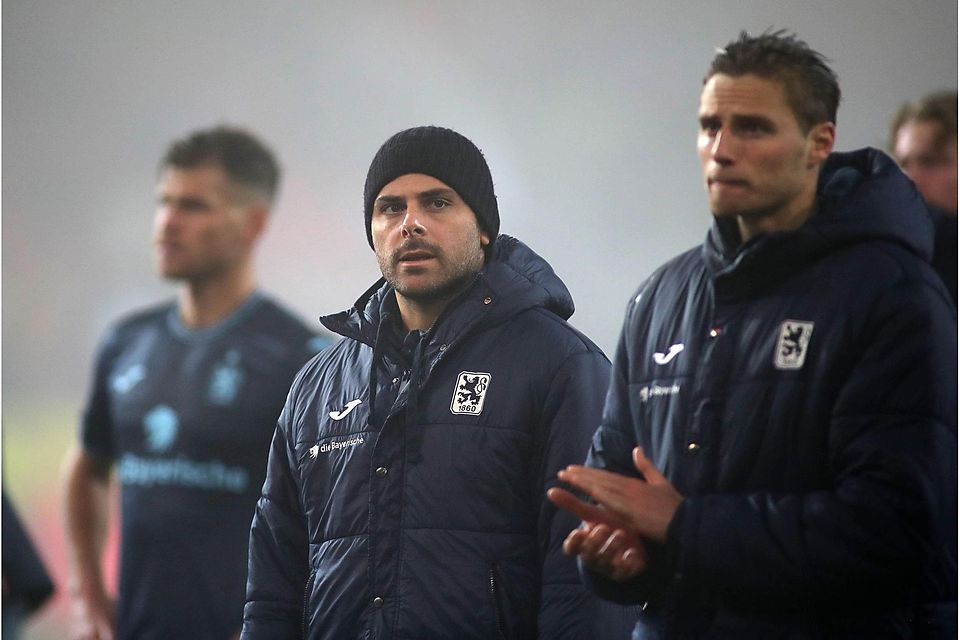 Musste gegen Regensburg zur Halbzeit raus: 1860-Star Kevin Volland, hier neben Florian Niederlechner (l.) und Siemen Voet (r.).