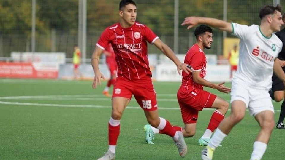 Zehn Tore erzielte Mateus Ajala Cardoniz (links) bisher in elf Spielen für Türkspor Dortmund und führt damit die Torschützenliste an.